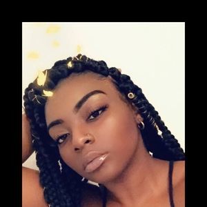 Meet your Posher, Jasminee